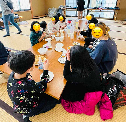 みんなで作ってみんなで食べるから味も格別で楽しいひと時!